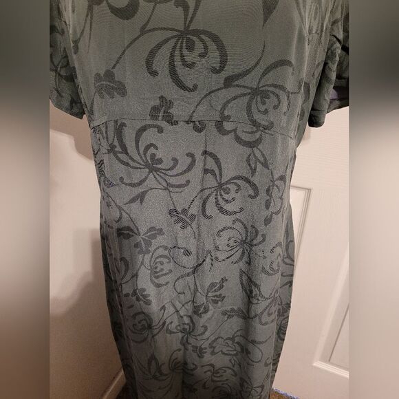 Beautiful green silk dress - Picture 4 of 5